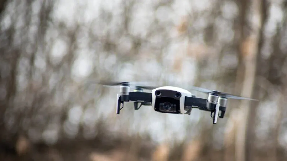 Flying autonomous drone